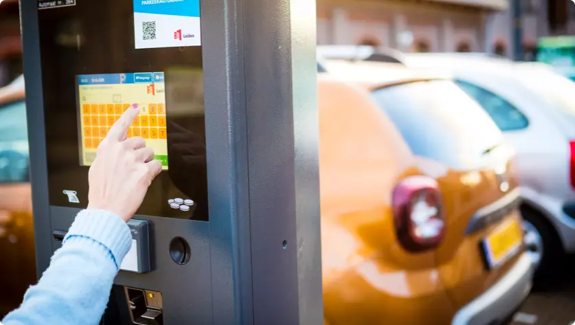 OPGELET: Valse QR-codestickers op parkeerautomaten